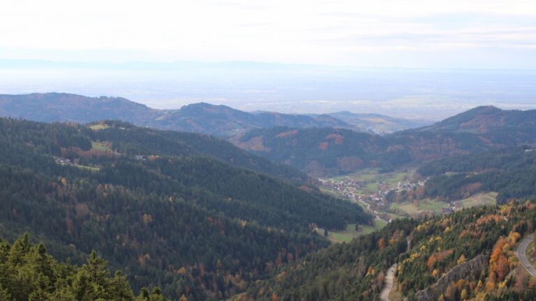 Dieses Bild zeigt eine Webcam-Aufnahme vom Achertal, aufgenommen am Mittwoch, den 29.10.2025 um 15:20 Uhr. Die Temperatur betrug 11.1°C.