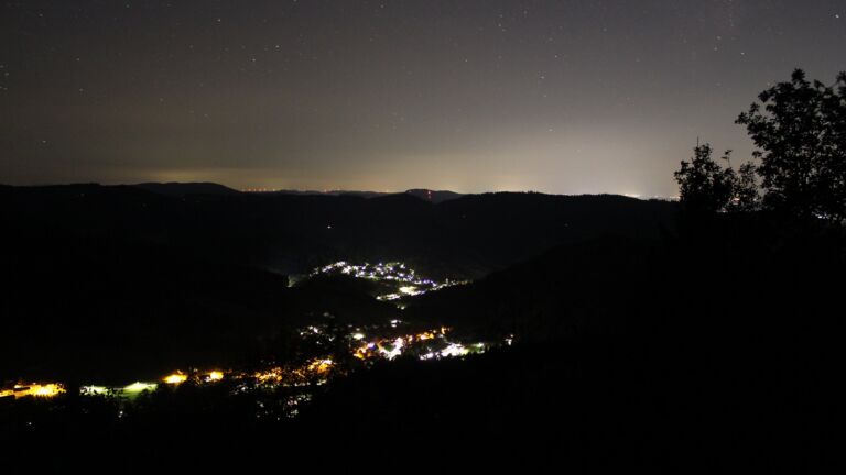 Dieses Bild zeigt eine Webcam-Aufnahme vom Achertal, aufgenommen am Samstag, den 12.09.2026 um 01:00 Uhr. Die Temperatur betrug 14.6°C.