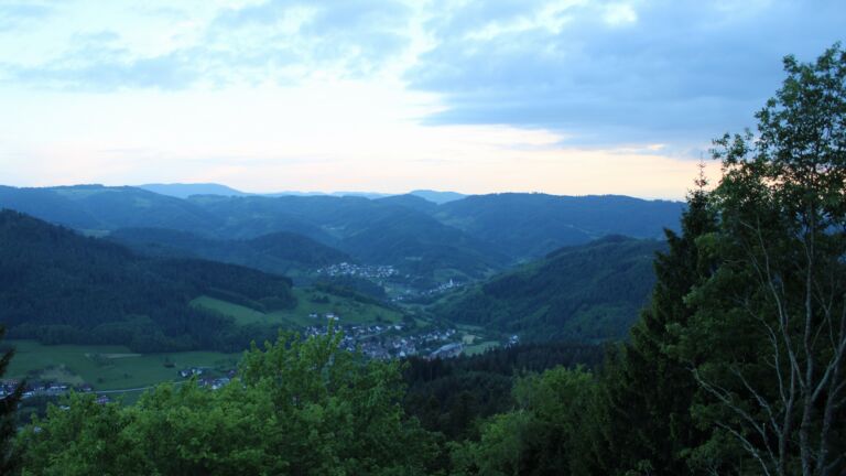 Dieses Bild zeigt eine Webcam-Aufnahme vom Achertal, aufgenommen am Freitag, den 15.05.2026 um 20:20 Uhr. Die Temperatur betrug 6°C.