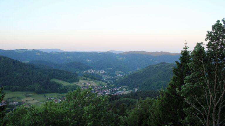 Dieses Bild zeigt eine Webcam-Aufnahme vom Achertal, aufgenommen am Dienstag, den 26.05.2026 um 06:00 Uhr. Die Temperatur betrug 21.1°C.