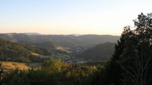 Dieses Bild zeigt eine Webcam-Aufnahme vom Achertal, aufgenommen am Mittwoch, den 12.08.2026 um 20:10 Uhr. Die Temperatur betrug 26.4°C.