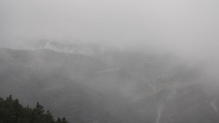 Dieses Bild zeigt eine Webcam-Aufnahme vom Achertal, aufgenommen am Montag, den 17.11.2025 um 08:30 Uhr. Die Temperatur betrug -0.2°C.