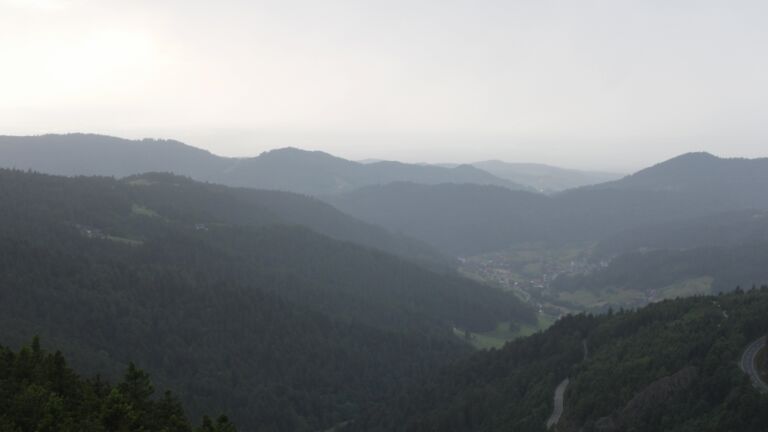 Dieses Bild zeigt eine Webcam-Aufnahme vom Achertal, aufgenommen am Samstag, den 31.05.2025 um 19:50 Uhr. Die Temperatur betrug 14.4°C.