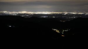 Dieses Bild zeigt eine Webcam-Aufnahme vom Achertal, aufgenommen am Samstag, den 01.11.2025 um 05:30 Uhr. Die Temperatur betrug 12.1°C.