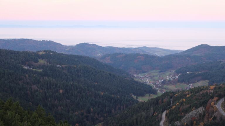 Dieses Bild zeigt eine Webcam-Aufnahme vom Achertal, aufgenommen am Donnerstag, den 06.11.2025 um 07:20 Uhr. Die Temperatur betrug 8.8°C.