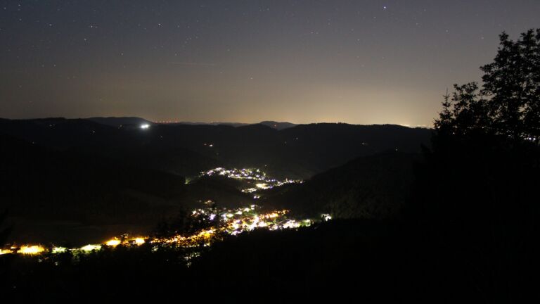 Dieses Bild zeigt eine Webcam-Aufnahme vom Achertal, aufgenommen am Samstag, den 04.07.2026 um 23:40 Uhr. Die Temperatur betrug 19.3°C.