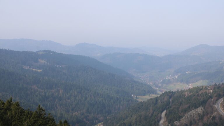 Dieses Bild zeigt eine Webcam-Aufnahme vom Achertal, aufgenommen am Montag, den 09.03.2026 um 10:20 Uhr. Die Temperatur betrug 10.4°C.