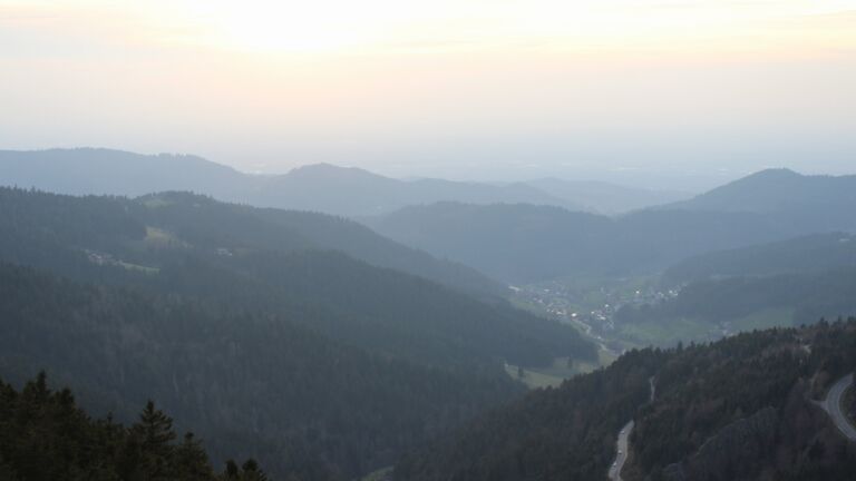 Dieses Bild zeigt eine Webcam-Aufnahme vom Achertal, aufgenommen am Dienstag, den 24.03.2026 um 18:20 Uhr. Die Temperatur betrug 8.2°C.