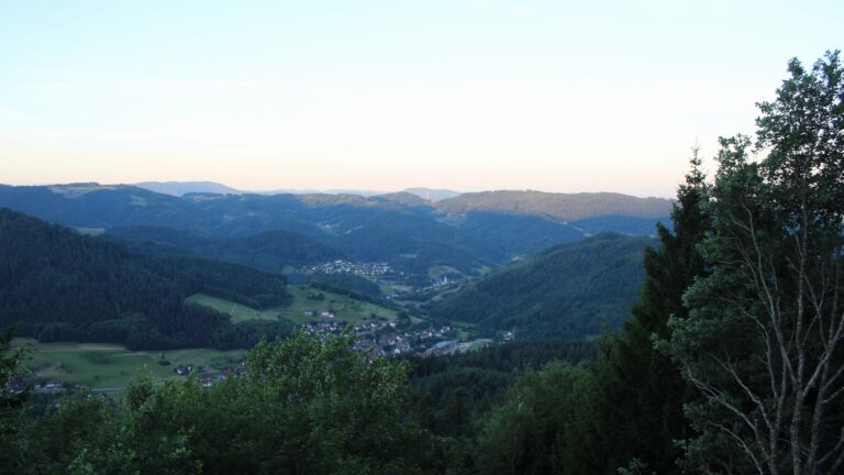 Dieses Bild zeigt eine Webcam-Aufnahme vom Achertal, aufgenommen am Montag, den 13.07.2026 um 06:10 Uhr. Die Temperatur betrug 20.9°C.