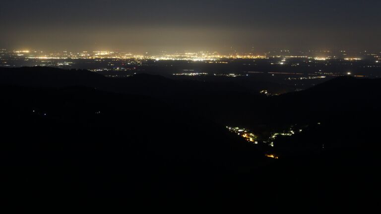 Dieses Bild zeigt eine Webcam-Aufnahme vom Achertal, aufgenommen am Mittwoch, den 25.06.2025 um 03:30 Uhr. Die Temperatur betrug 17.7°C.