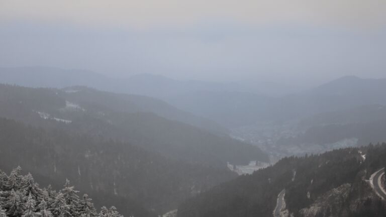 Dieses Bild zeigt eine Webcam-Aufnahme vom Achertal, aufgenommen am Mittwoch, den 24.12.2025 um 15:30 Uhr. Die Temperatur betrug -5.9°C.