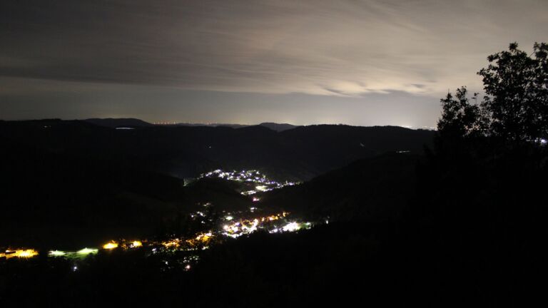 Dieses Bild zeigt eine Webcam-Aufnahme vom Achertal, aufgenommen am Donnerstag, den 24.09.2026 um 05:00 Uhr. Die Temperatur betrug 14.4°C.