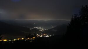 Dieses Bild zeigt eine Webcam-Aufnahme vom Achertal, aufgenommen am Mittwoch, den 01.07.2026 um 03:10 Uhr. Die Temperatur betrug 17.4°C.