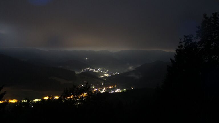 Dieses Bild zeigt eine Webcam-Aufnahme vom Achertal, aufgenommen am Mittwoch, den 01.07.2026 um 03:10 Uhr. Die Temperatur betrug 17.4°C.