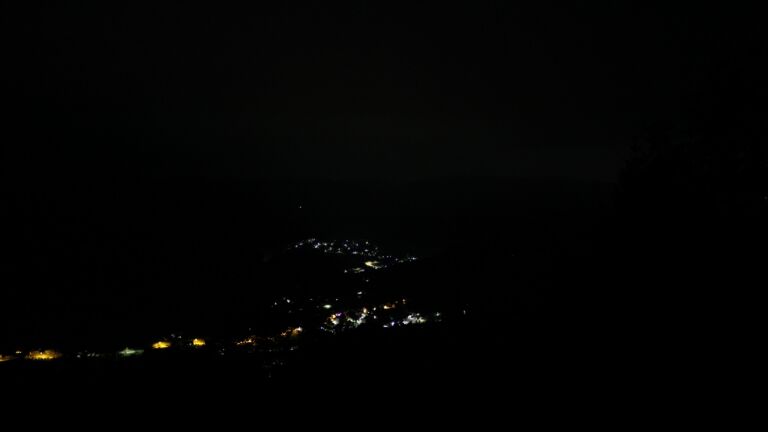 Dieses Bild zeigt eine Webcam-Aufnahme vom Achertal, aufgenommen am Sonntag, den 19.07.2026 um 04:20 Uhr. Die Temperatur betrug 15.2°C.
