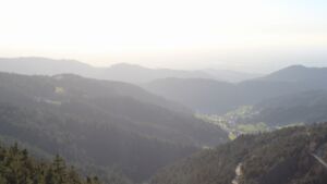 Dieses Bild zeigt eine Webcam-Aufnahme vom Achertal, aufgenommen am Dienstag, den 07.04.2026 um 18:50 Uhr. Die Temperatur betrug 14.4°C.