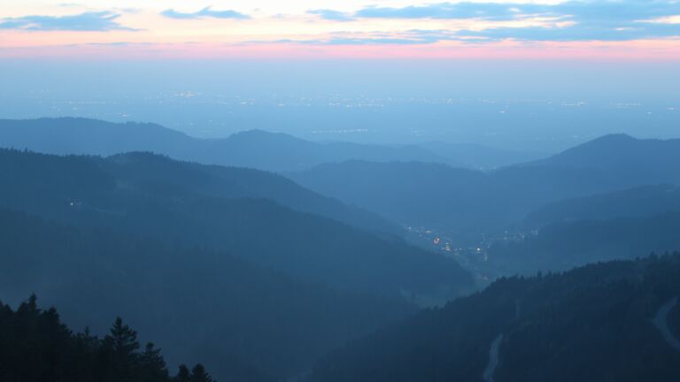 Dieses Bild zeigt eine Webcam-Aufnahme vom Achertal, aufgenommen am Dienstag, den 14.04.2026 um 20:50 Uhr. Die Temperatur betrug 3.1°C.