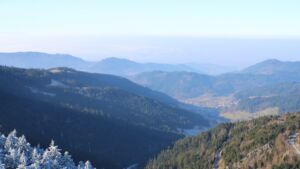 Dieses Bild zeigt eine Webcam-Aufnahme vom Achertal, aufgenommen am Freitag, den 26.12.2025 um 12:10 Uhr. Die Temperatur betrug 4.1°C.