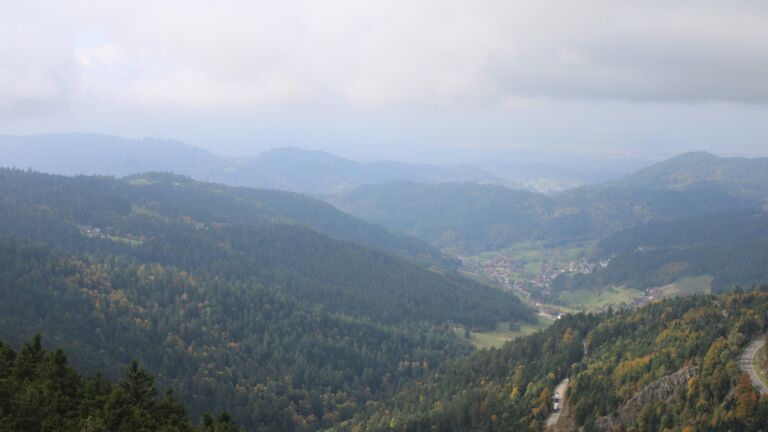 Dieses Bild zeigt eine Webcam-Aufnahme vom Achertal, aufgenommen am Donnerstag, den 09.10.2025 um 13:10 Uhr. Die Temperatur betrug 11.9°C.