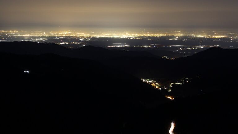 Dieses Bild zeigt eine Webcam-Aufnahme vom Achertal, aufgenommen am Freitag, den 27.02.2026 um 06:00 Uhr. Die Temperatur betrug 11.2°C.