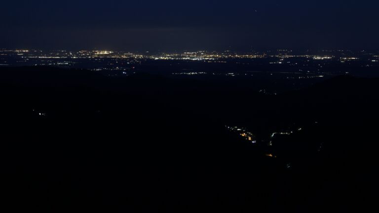 Dieses Bild zeigt eine Webcam-Aufnahme vom Achertal, aufgenommen am Montag, den 25.08.2025 um 05:30 Uhr. Die Temperatur betrug 10.4°C.