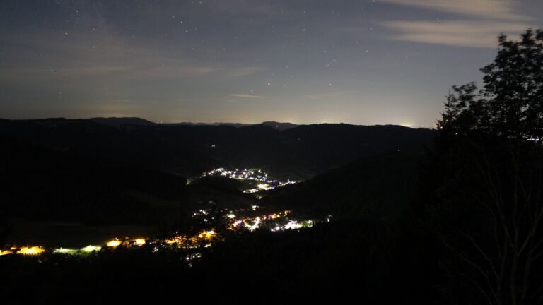 Dieses Bild zeigt eine Webcam-Aufnahme vom Achertal, aufgenommen am Mittwoch, den 08.07.2026 um 02:00 Uhr. Die Temperatur betrug 19.2°C.