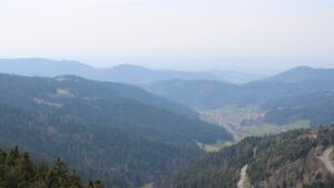 Dieses Bild zeigt eine Webcam-Aufnahme vom Achertal, aufgenommen am Dienstag, den 24.03.2026 um 14:00 Uhr. Die Temperatur betrug 8.8°C.