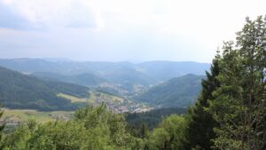 Dieses Bild zeigt eine Webcam-Aufnahme vom Achertal, aufgenommen am Mittwoch, den 15.07.2026 um 16:40 Uhr. Die Temperatur betrug 28.3°C.