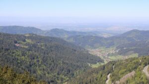 Dieses Bild zeigt eine Webcam-Aufnahme vom Achertal, aufgenommen am Donnerstag, den 30.04.2026 um 11:10 Uhr. Die Temperatur betrug 7.4°C.