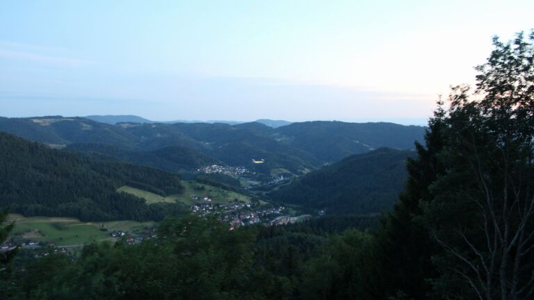Dieses Bild zeigt eine Webcam-Aufnahme vom Achertal, aufgenommen am Freitag, den 10.07.2026 um 22:00 Uhr. Die Temperatur betrug 24°C.