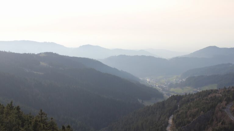 Dieses Bild zeigt eine Webcam-Aufnahme vom Achertal, aufgenommen am Donnerstag, den 05.03.2026 um 17:00 Uhr. Die Temperatur betrug 10.7°C.