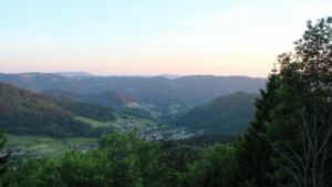 Dieses Bild zeigt eine Webcam-Aufnahme vom Achertal, aufgenommen am Samstag, den 23.05.2026 um 21:00 Uhr. Die Temperatur betrug 22.5°C.