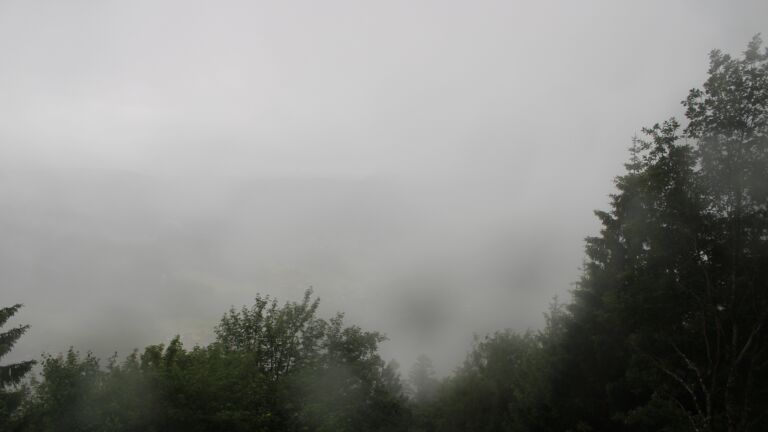 Dieses Bild zeigt eine Webcam-Aufnahme vom Achertal, aufgenommen am Freitag, den 12.06.2026 um 19:10 Uhr. Die Temperatur betrug 12.6°C.