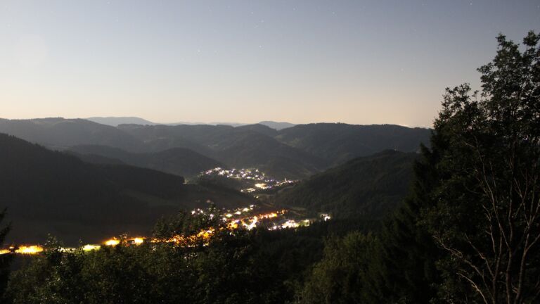 Dieses Bild zeigt eine Webcam-Aufnahme vom Achertal, aufgenommen am Dienstag, den 28.07.2026 um 00:00 Uhr. Die Temperatur betrug 16.5°C.