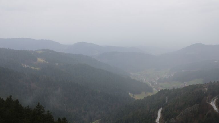 Dieses Bild zeigt eine Webcam-Aufnahme vom Achertal, aufgenommen am Mittwoch, den 11.03.2026 um 16:20 Uhr. Die Temperatur betrug 4.9°C.