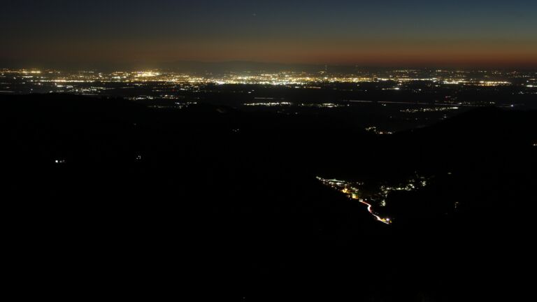 Dieses Bild zeigt eine Webcam-Aufnahme vom Achertal, aufgenommen am Dienstag, den 07.04.2026 um 21:30 Uhr. Die Temperatur betrug 10.1°C.