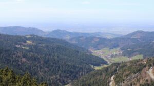 Dieses Bild zeigt eine Webcam-Aufnahme vom Achertal, aufgenommen am Montag, den 06.04.2026 um 14:00 Uhr. Die Temperatur betrug 9.9°C.