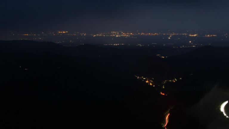 Dieses Bild zeigt eine Webcam-Aufnahme vom Achertal, aufgenommen am Samstag, den 07.06.2025 um 22:20 Uhr. Die Temperatur betrug 9.6°C.