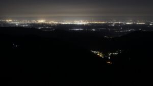 Dieses Bild zeigt eine Webcam-Aufnahme vom Achertal, aufgenommen am Montag, den 20.04.2026 um 04:30 Uhr. Die Temperatur betrug 3.9°C.