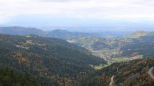 Dieses Bild zeigt eine Webcam-Aufnahme vom Achertal, aufgenommen am Mittwoch, den 15.10.2025 um 13:20 Uhr. Die Temperatur betrug 7.6°C.