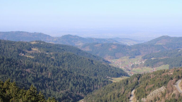 Dieses Bild zeigt eine Webcam-Aufnahme vom Achertal, aufgenommen am Donnerstag, den 05.03.2026 um 10:40 Uhr. Die Temperatur betrug 13.8°C.