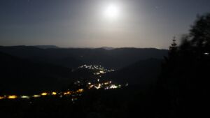 Dieses Bild zeigt eine Webcam-Aufnahme vom Achertal, aufgenommen am Donnerstag, den 25.06.2026 um 00:30 Uhr. Die Temperatur betrug 26.2°C.