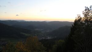 Dieses Bild zeigt eine Webcam-Aufnahme vom Achertal, aufgenommen am Donnerstag, den 29.10.2026 um 17:20 Uhr. Die Temperatur betrug 8.8°C.