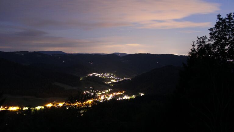 Dieses Bild zeigt eine Webcam-Aufnahme vom Achertal, aufgenommen am Sonntag, den 05.07.2026 um 23:10 Uhr. Die Temperatur betrug 17.7°C.