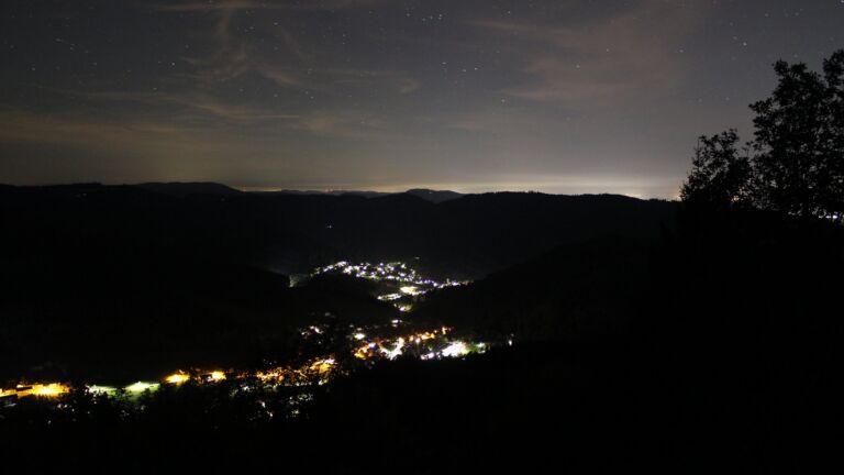 Dieses Bild zeigt eine Webcam-Aufnahme vom Achertal, aufgenommen am Donnerstag, den 15.10.2026 um 02:30 Uhr. Die Temperatur betrug 13.1°C.