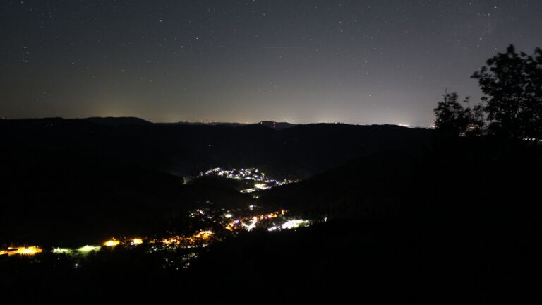 Dieses Bild zeigt eine Webcam-Aufnahme vom Achertal, aufgenommen am Dienstag, den 15.09.2026 um 01:00 Uhr. Die Temperatur betrug 18.2°C.