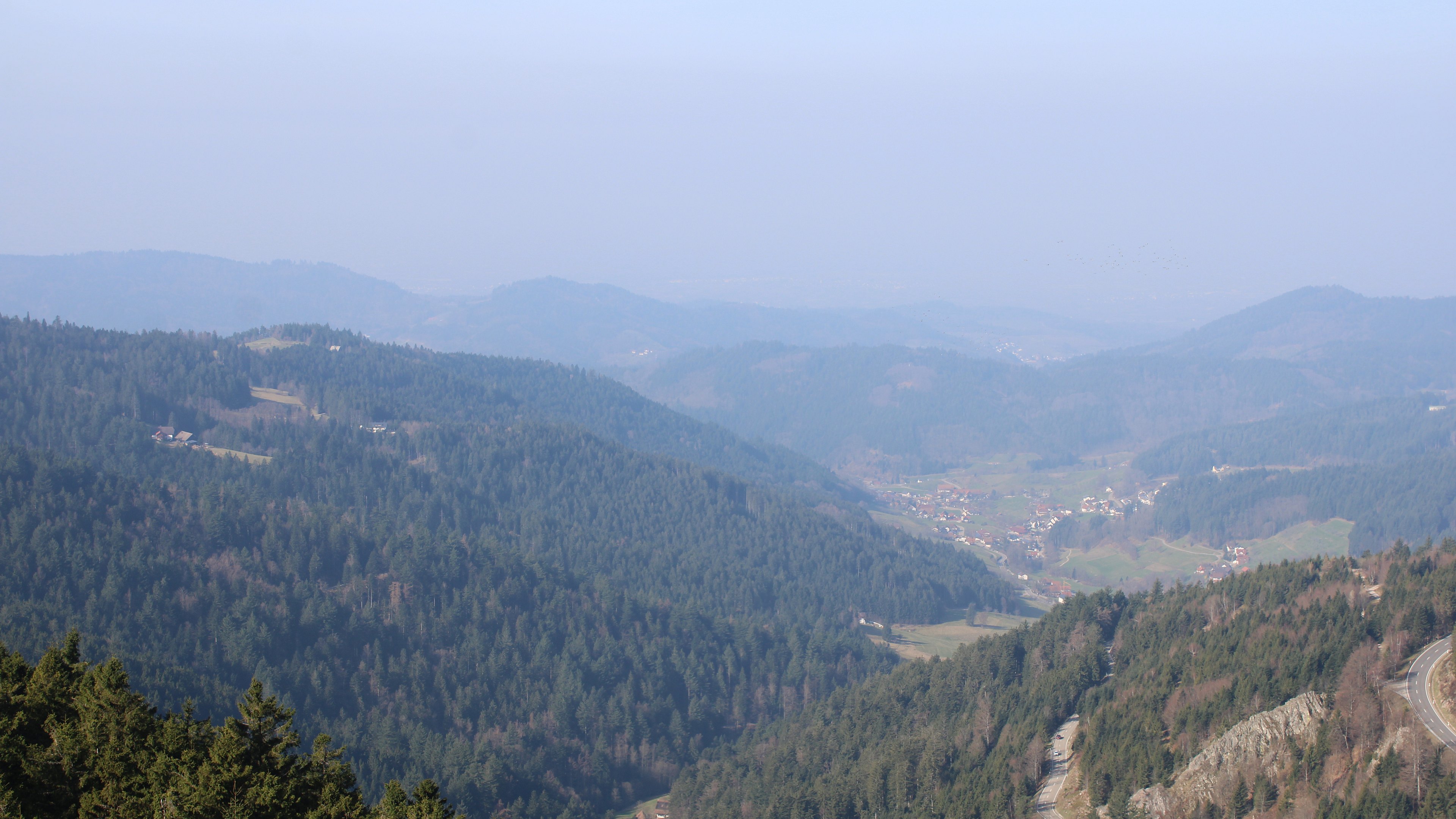 Dieses Bild zeigt eine Webcam-Aufnahme vom Achertal, aufgenommen am Sonntag, den 08.03.2026 um 10:30 Uhr. Die Temperatur betrug 13.1°C.