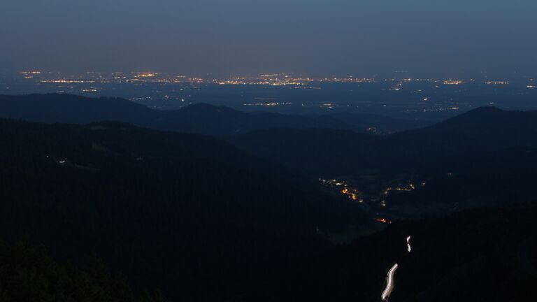 Dieses Bild zeigt eine Webcam-Aufnahme vom Achertal, aufgenommen am Donnerstag, den 12.06.2025 um 04:20 Uhr. Die Temperatur betrug 12.1°C.