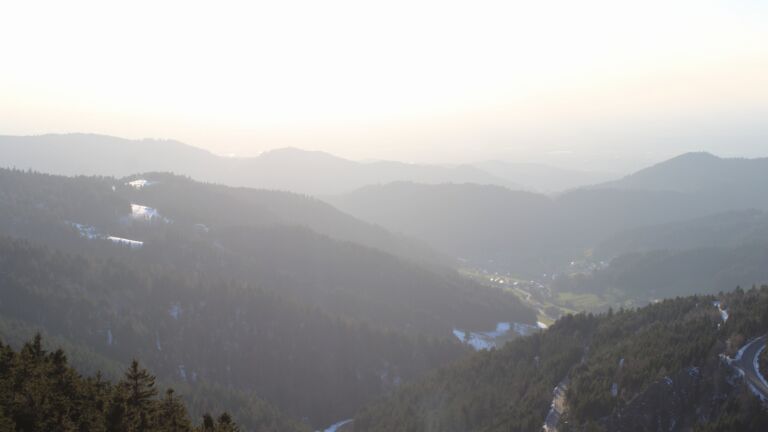 Dieses Bild zeigt eine Webcam-Aufnahme vom Achertal, aufgenommen am Donnerstag, den 02.04.2026 um 19:10 Uhr. Die Temperatur betrug 6.2°C.