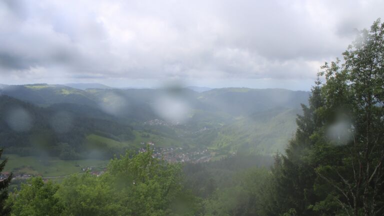 Dieses Bild zeigt eine Webcam-Aufnahme vom Achertal, aufgenommen am Dienstag, den 12.05.2026 um 09:40 Uhr. Die Temperatur betrug 2.1°C.